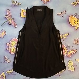 Black sleeveless blouse sz small, zipper sides